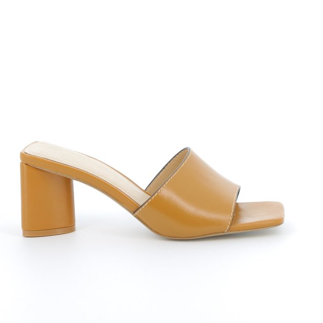 André - Mules & Tongs FEMME IMPREVISIBLE CAMEL